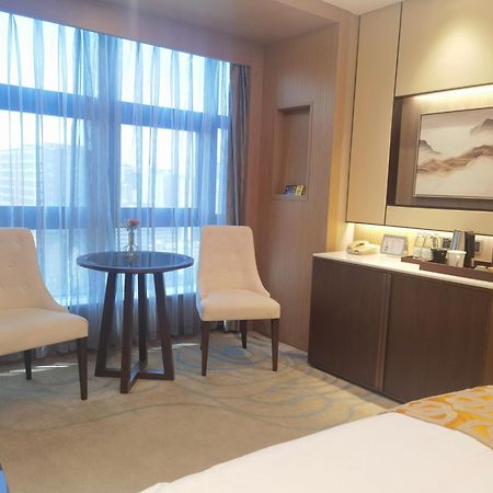 ジン ジャン パイン シティ ホテル 上海市 エクステリア 写真